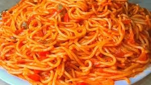 طبق مكرونة إسباجتي بالصلصة